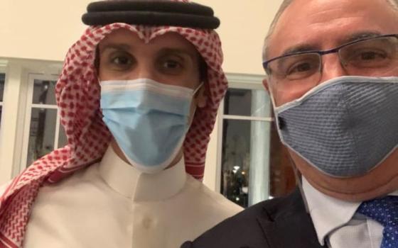 وصول أول سفير لـ "إسرائيل" لدى البحرين إلى المنامة