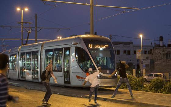 ثلاث شركات عالمية تنسحب من مناقصة خاصة بالقطارات الإسرائيلية