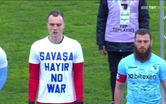 لاعب تركي يرفض التضامن مع أوكرانيا احتجاجًا على ازدواجية المعايير