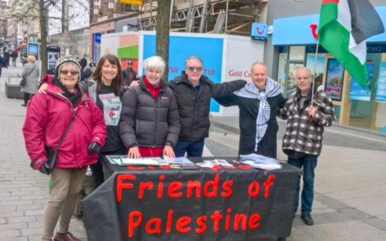 حملة أصدقاء فلسطين في ليفربول تنظم وقفة احتجاجية ضد بنك HSBC