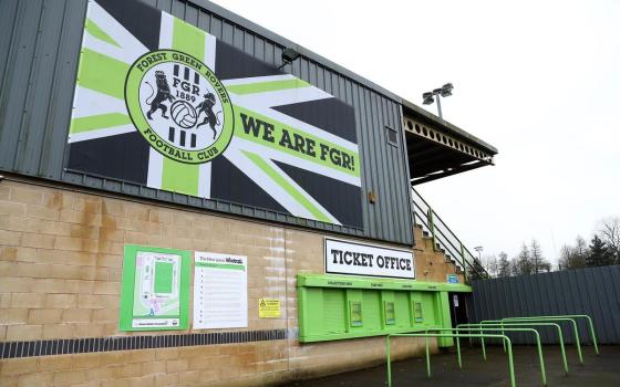 نادي فورست جرين روفرز يتضامن مجددًا مع فلسطين