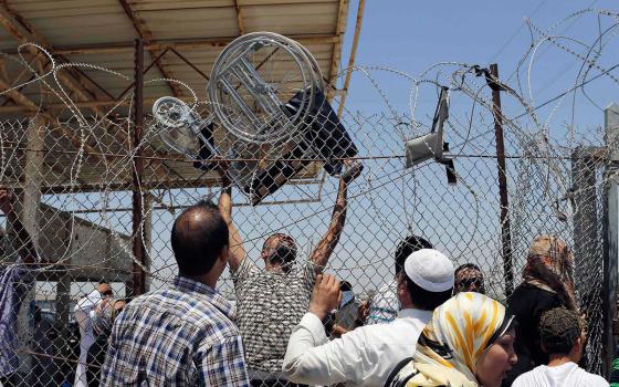 "رايتس ووتش": الاحتلال حول غزة لسجن كبير على امتداد 15 عامًا