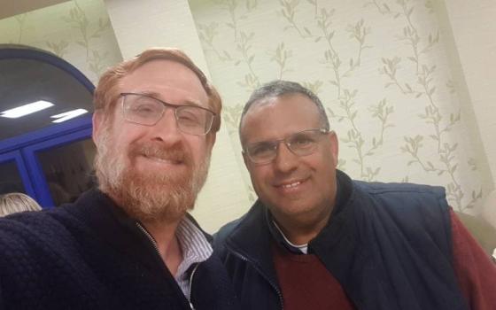 إغلاق مؤسسة "بيت اللقاء" وفتح تحقيق باستضافة المتطرف غليك