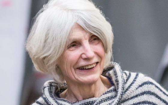 ألمانية تسحب جائزة من كاتبة بريطانية بسبب دعم فلسطين  