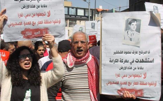 كتلة برلمانية تطالب بحجب الثقة عن حكومة الرزاز بسبب اتفاقية الغاز مع الاحتلال الإسرائيلي