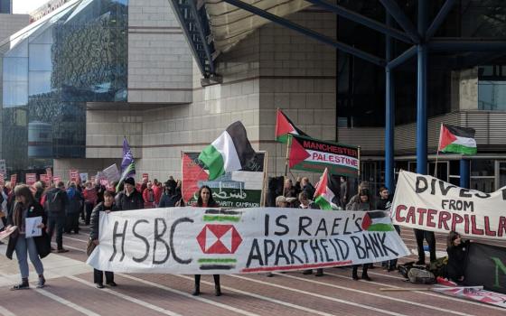 في بريطانيا .. رفض لتعامل "HSBC"  مع شركات تزود الاحتلال بالسلاح