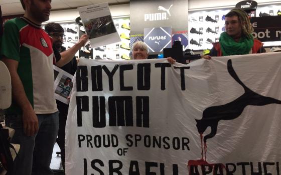 وقفة احتجاجية ضد شركة بوما في مانشستر