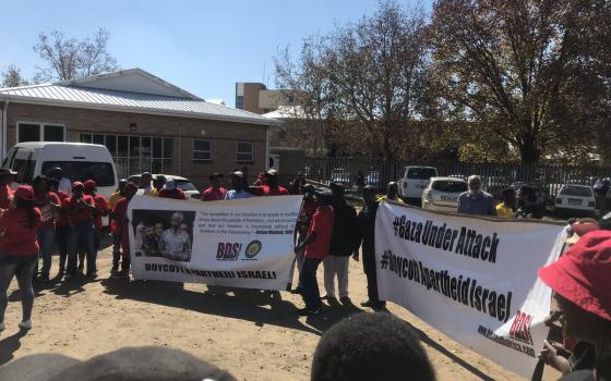 دعوات في جنوب إفريقيا لطرد السفير الإسرائيلي