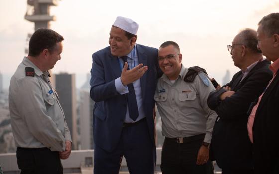 ناشطون يدينون زيارة الشيخ شلغومي للاحتلال الإسرائيلي