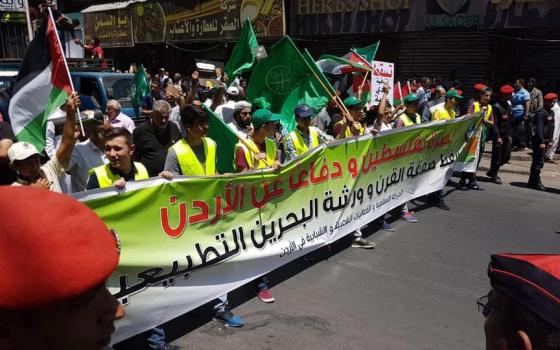 أردنيون يتظاهرون ضد مؤتمر البحرين في عمان