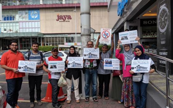 ماليزيا.. وقفة احتجاجية لزيادة الوعي حول الشركات الداعمة للاحتلال الإسرائيلي