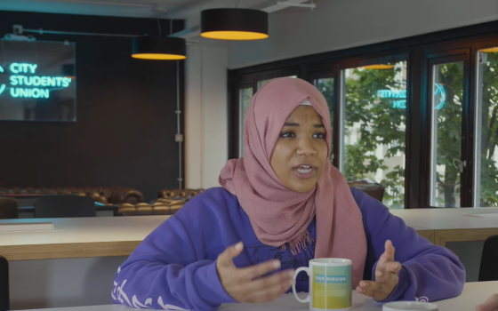 تجميد عضوية رئيسة الاتحاد الوطنيّ للطلبة في بريطانيا بمزاعم معاداة السامية