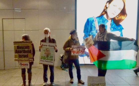 طوكيو.. وقفة تضامنية تطالب بمقاطعة منتجات الاحتلال الإسرائيلي  