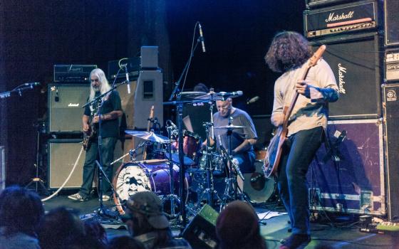 دعوات إلى فرقة Dinosaur Jr الأميركية لإلغاء حفلها في تل أبيب