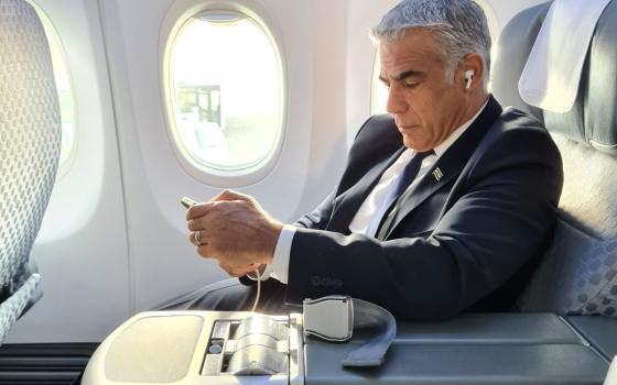 تخوف إسرائيلي من خسارة تحالفات استراتيجية بسبب يائير لابيد