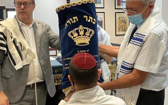 عودة الصلاة والتراتيل في كنيس يهودي بالبحرين