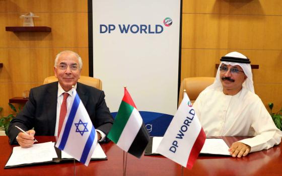 الإمارات والاحتلال يوقعان اتفاق "الممر الأخضر"