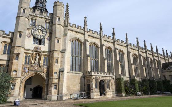 "كامبريدج" توقف صفقة ضخمة مع الإمارات بسبب بيغاسوس