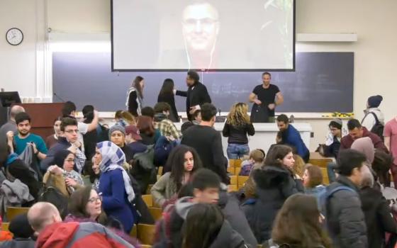 طلاب من "هارفارد" يدعون الجامعة للتخلي عن علاقاتها مع الاحتلال الإسرائيلي  