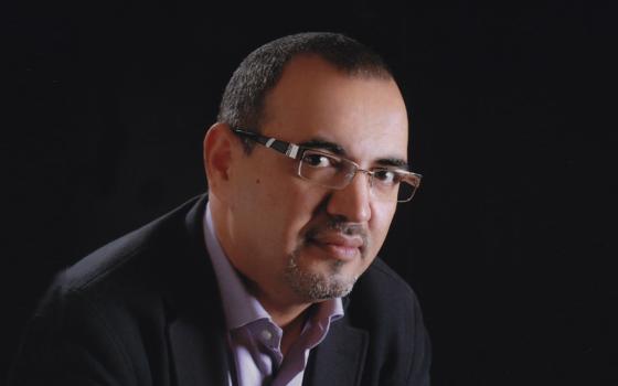 الأردن.. تجمع "اتحرّك" يطالب بالإفراج عن رسام الكاريكاتير عماد حجاج المُعتقل بسبب انتقاده التطبيع  