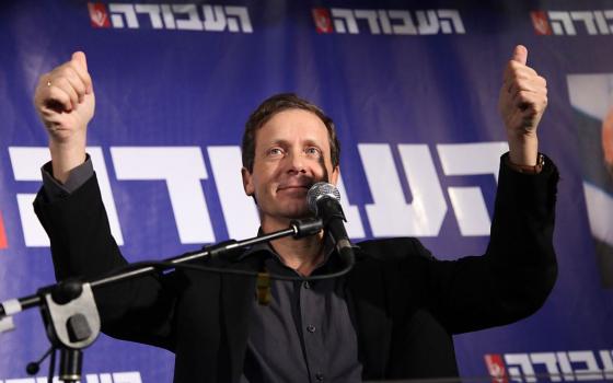 رئيس الاحتلال يكشف عن لقاء سري مع عاهل الأردن