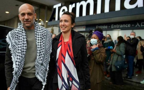 حركة المقاطعة تستنكر إجبار رامي شعث على التنازل عن جنسيته  