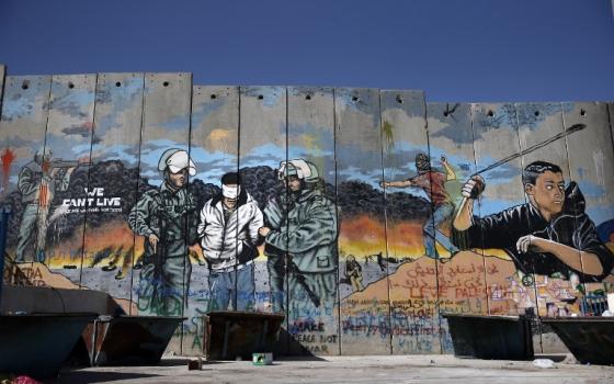 حركة المقاطعة: تجريم بريطانيا للتضامن مع فلسطين لن يغطي على جرائم الاحتلال