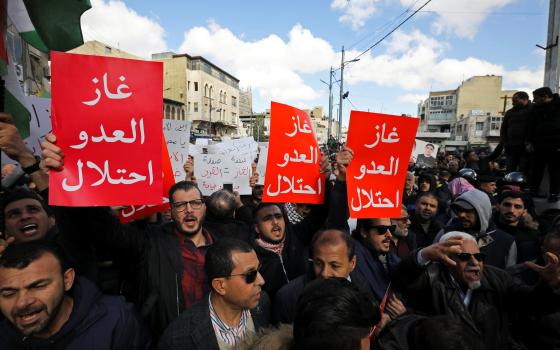 حملة أردنية تدين تحويل مجلس النواب مشروع منع استيراد الغاز إلى حكومة الرزاز  