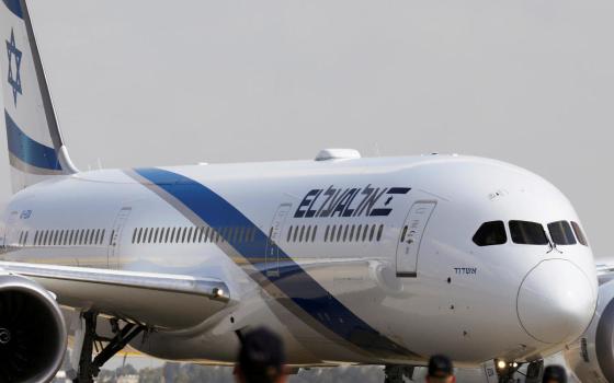 بدء الرحلات الجوية بين الاحتلال والإمارات بشكل رسمي