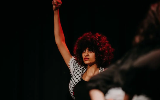 جامعة "شيفيلد هالام" ترفض الاعتذار للأكاديمية الفلسطينية شهد أبو سلامة  