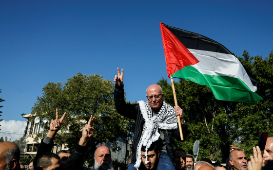 الشرطة الإسرائيلية تبدأ تطبيق قرار بمنع رفع العلم الفلسطيني ??