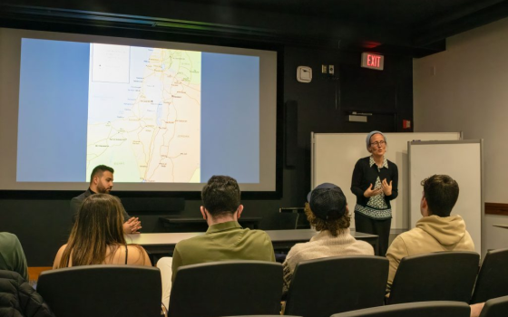 نشطاء يقاطعون "نقاشًا" تطبيعيًا في جامعة تافتس الأميركية ✊?