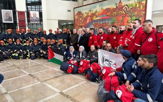 مساهمات فلسطينية في جهود الإنقاذ والإغاثة لضحايا الزلزال ??