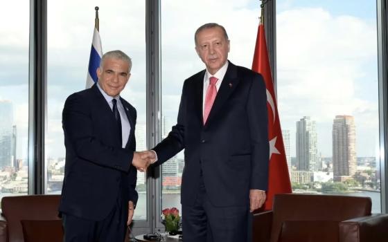 عقد أول لقاء بين زعماء "إسرائيل" وتركيا منذ عام 2008