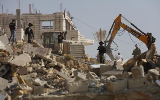 الاحتلال يبدأ إجراءات انتقامية ضد الفلسطينيين بهدم المنازل شرق القدس ?