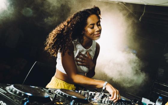 مطالبات للفنانة الكندية جايدا جي بالانسحاب من مهرجان في "تل أبيب"