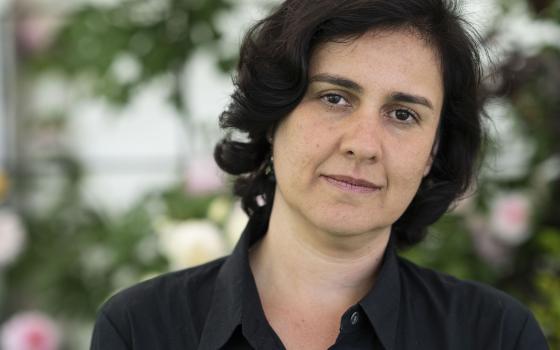 سحب جائزة أدبية من الكاتبة كاميلا شمسي لدعمها حركة المقاطعة