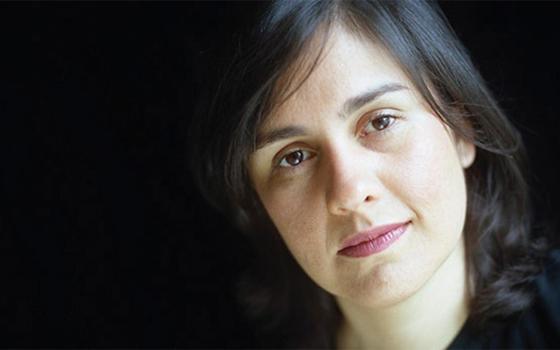 حركة المقاطعة تستنكر سحب جائزة من الكاتبة كاميلا شمسي لدعمها القضية الفلسطينية