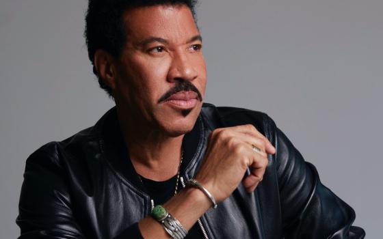 غرينبلات يشيد برفض المغني ليونيل ريتشي لدعوات المقاطعة