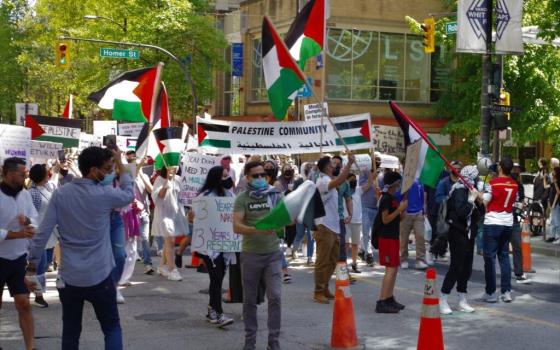 تضامن واسع مع شبكة صامدون والكاتب بركات في كندا