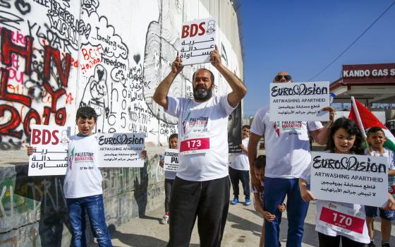 حركة المقاطعة تدعو للتوقيع على عريضة منددة بتطبيع الإمارات مع الاحتلال