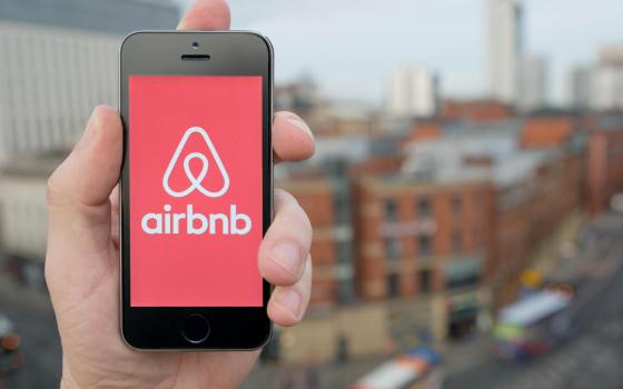 حركة المقاطعة تجدد دعوتها للعمل ضد شركة Airbnb