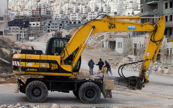 التحقيق في تورّط شركة "JCB" البريطانية بانتهاكات ضد الفلسطينيين  