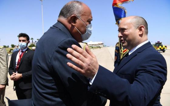 السيسي يستضيف رئيس وزراء الاحتلال وولي عهد أبوظبي