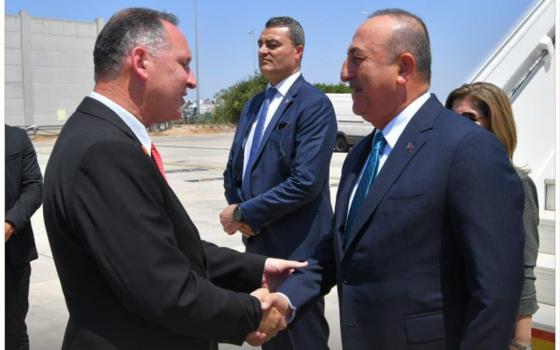 الأولى منذ 15 عامًا.. وزير الخارجية التركي يصل الأراضي المحتلة