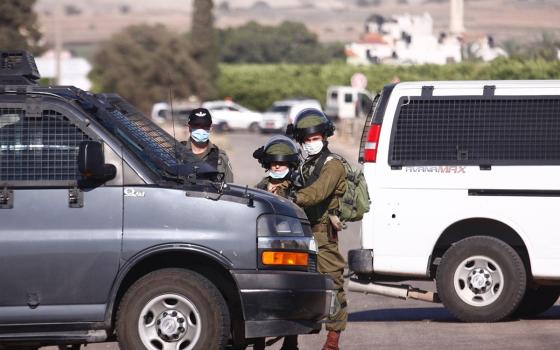 حركة المقاطعة تدين إغلاق الاحتلال لمركز فحص كورونا في الخليل