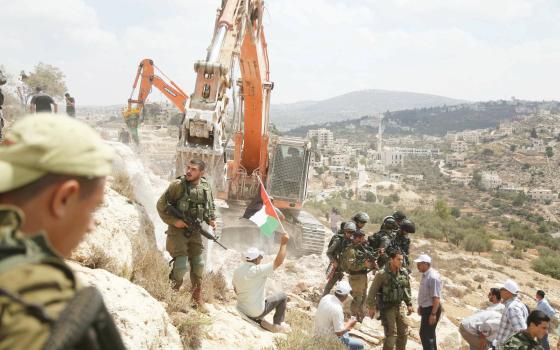 ترحيب بدعوة أكثر من 100 فنان وأكاديمي في كندا لإلغاء اتفاقية التجارة مع الاحتلال