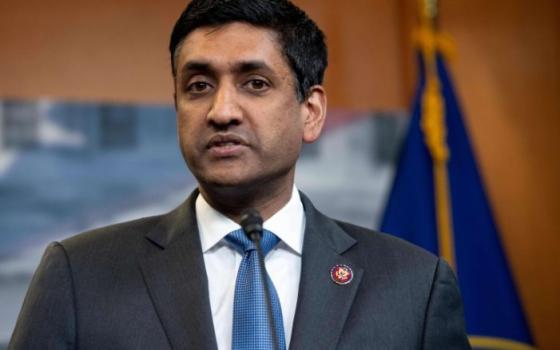 نشطاء يحتجون أمام مكتب النائب رو خانا بسبب تجاهله للقضية الفلسطينية  