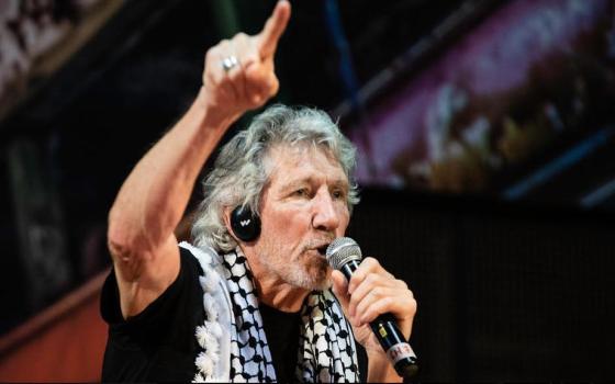 روجر ووترز يدعو فنان برازيلي لإلغاء عرضه في "تل أبيب"  