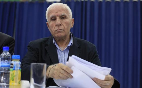 عزام الأحمد: القاهرة وعمان تشاركان رمزيا في مؤتمر البحرين